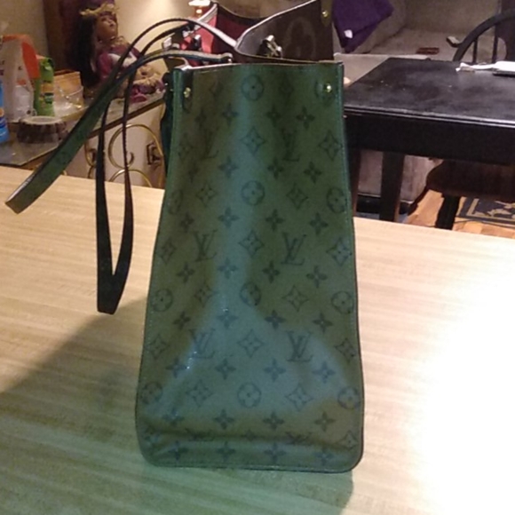 Louis Vuitton On The Go reverse label Tote - Picture 3 of 9